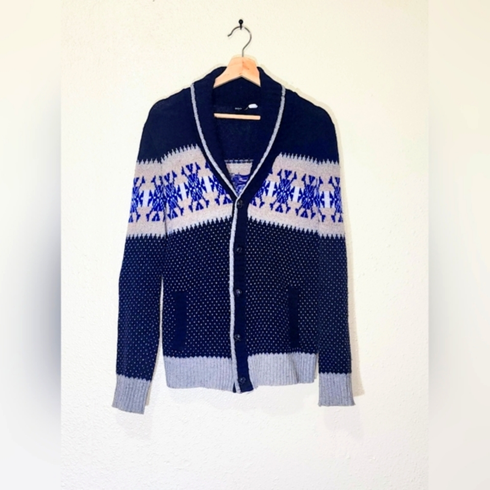 BDG. Size XS Beautiful Knitted Snow Flake Button Down Collared Color Block Ugly